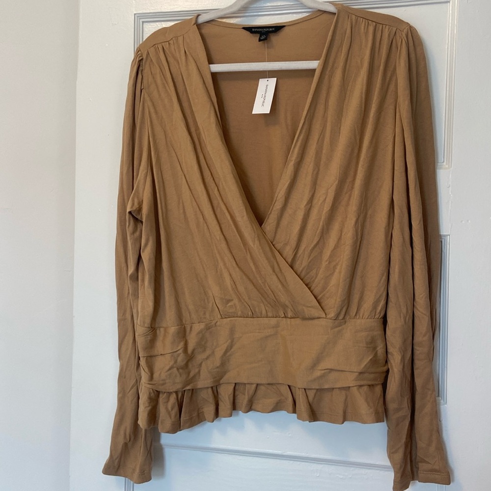 Banana Republic low v-neck long sleeve. Never worn, XL